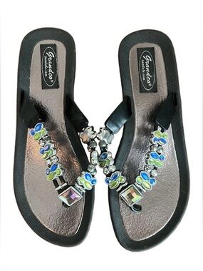 Grandco Women's Black Gem-Accent Flip Flop Sandals Size 8